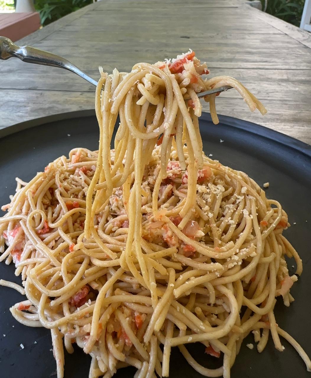 Fideos integrales a la pomarola